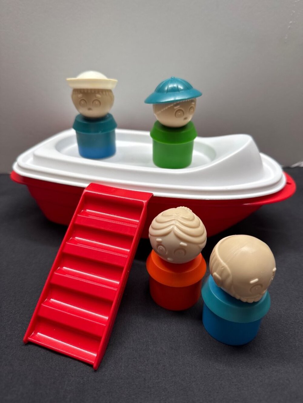 Vintage Tupperware 1970s Little Toy Boat Set With 4 Figurines & Removable Red Ra